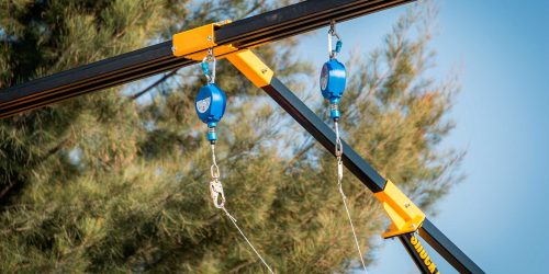 TI EHS COMPANY SISTEMA DE RIELES ALTURAS INSTALACION LINEAS DE VIDA TECHO TRABAJO EN ALTURAS